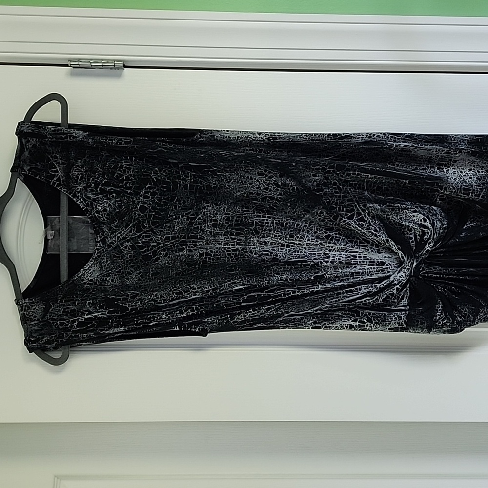 NWOT Young Fabulous & Broke YFB Black Tie Dye Maxi Dress sz M Sleeveless crackle